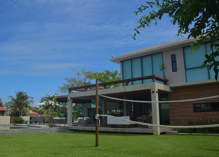 Casa alto padrão em Serrambi com rooftop exclusivo
